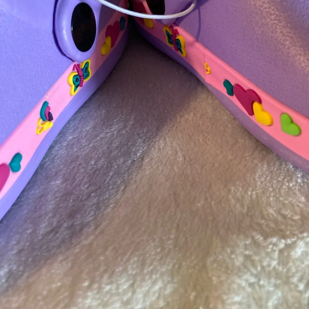 NWT girls Clogs purple with butterfly design - Picture 4 of 6